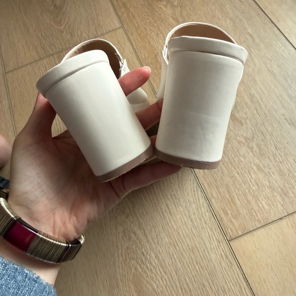 Cushionaire Women's Cream Mules - Picture 7 of 8